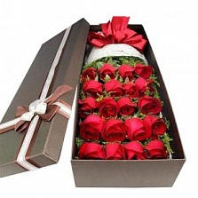 Розы в коробках заказать в Москве